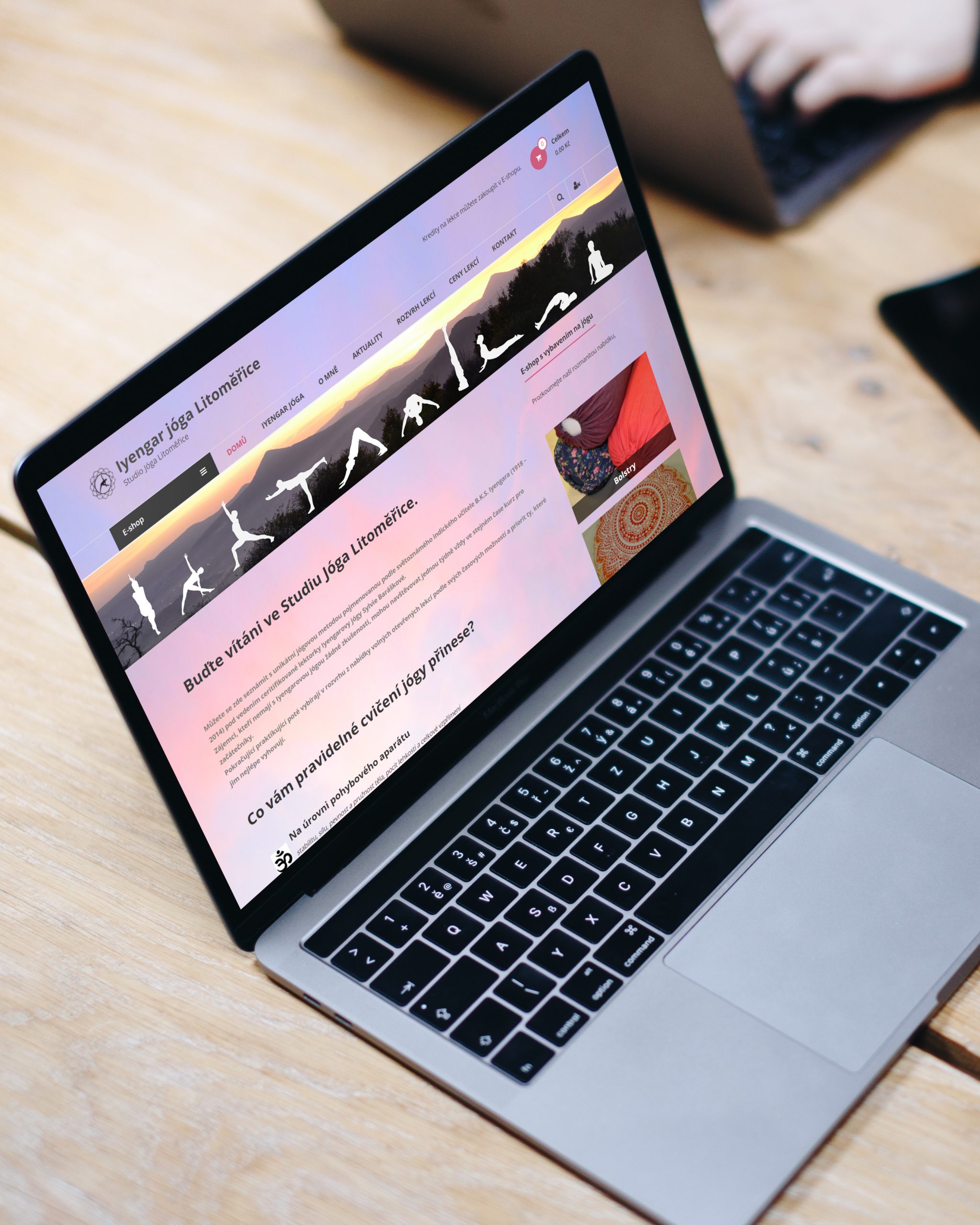 Zobrazení webu Jóga Litoměřice na laptopu