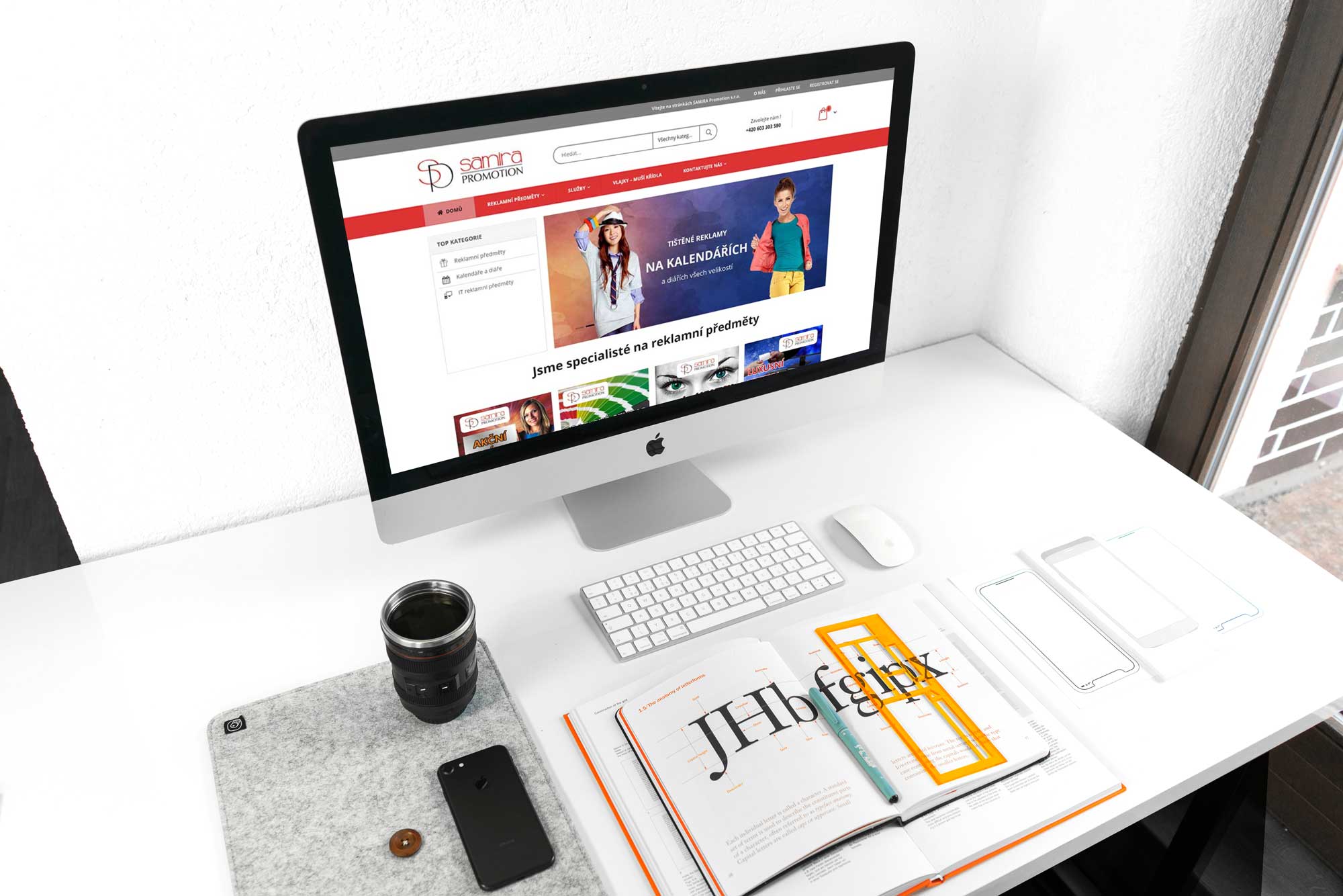 Levý pohled na monitor s katalogem produktů Samira Promotion