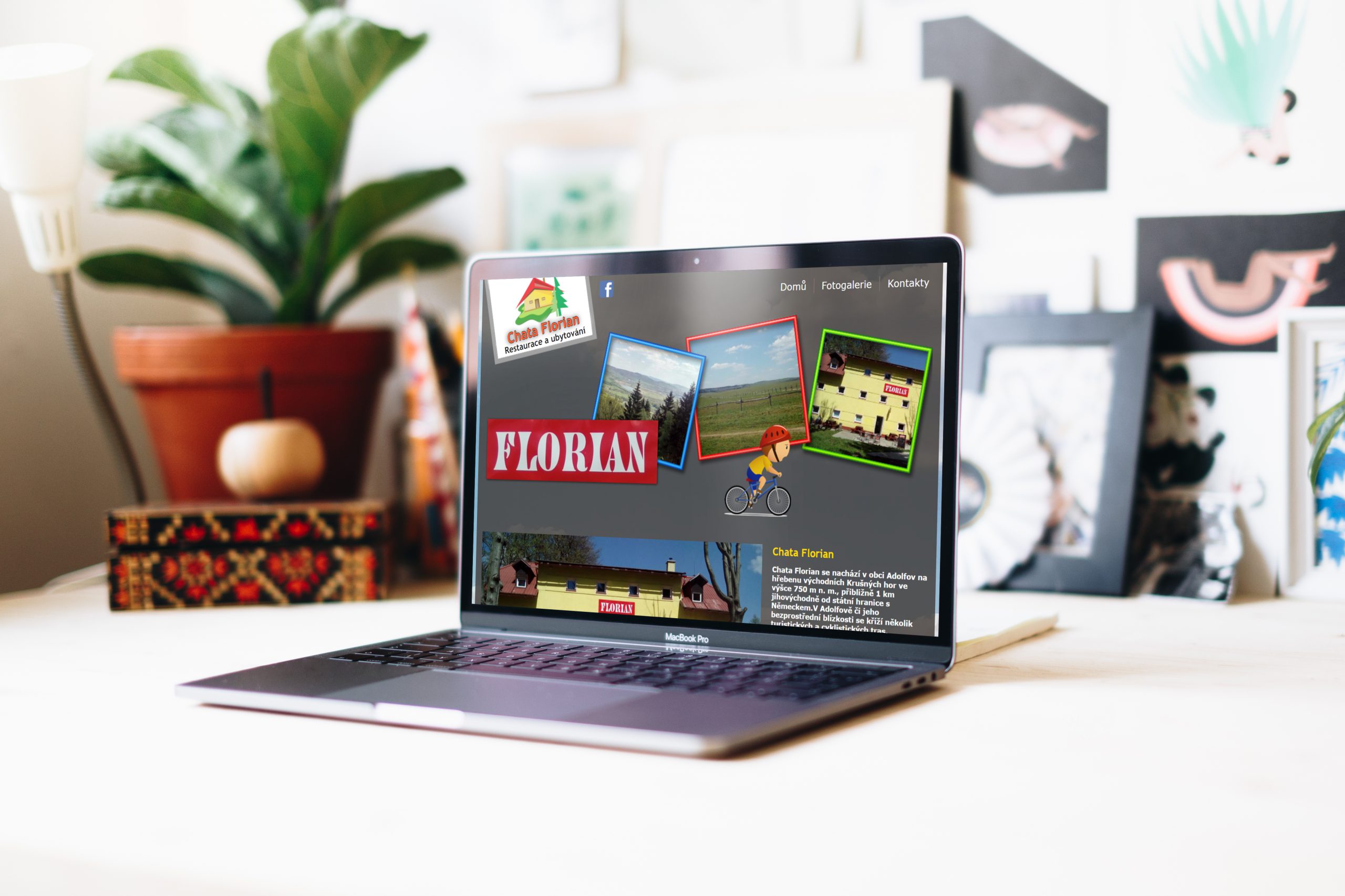 Pohled na notebook na stole s webovými stránkami chata Florian Adolfov